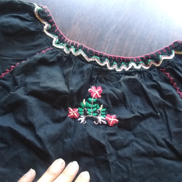 Embroidered peasant top - Picture 8 of 9